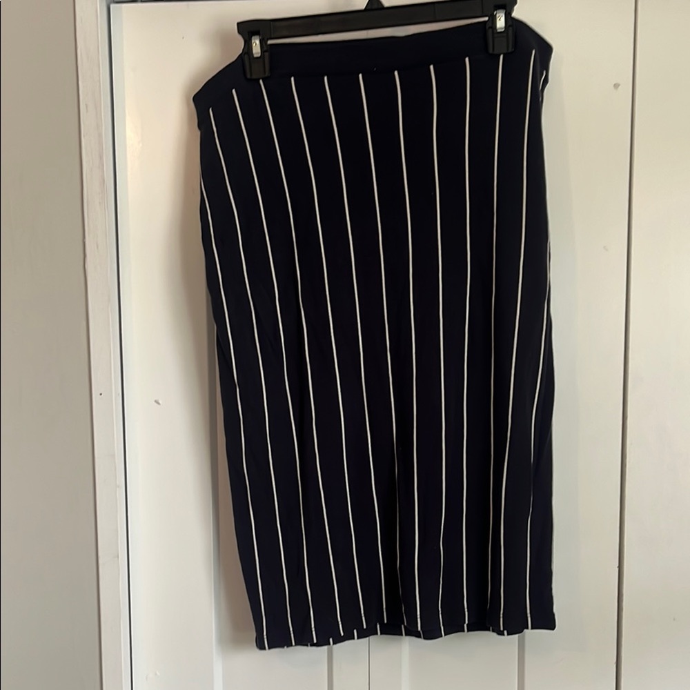 H&M Black and White Midi Pencil Skirt